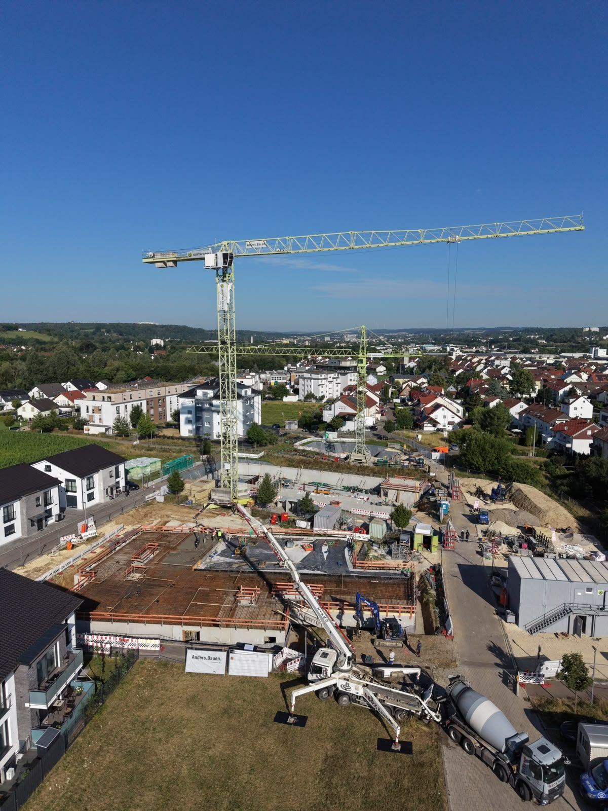 Betonage mit Autobetonpumpe und Turmdrehkran in Eislingen